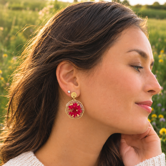 Kerry Bloom – Crimson Daisy Earrings